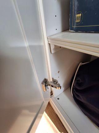 Vitrina LIATORP de madera (Ikea)
