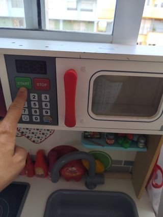Cocinita juguete madera - funciones electr.