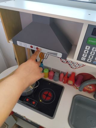 Cocinita juguete madera - funciones electr.