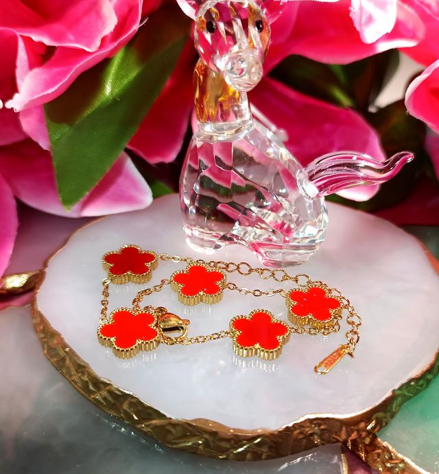 Pulsera trébol rojo - chapada en oro 18K