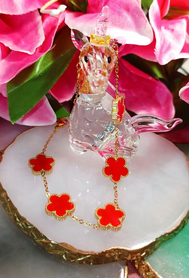 Pulsera trébol rojo - chapada en oro 18K