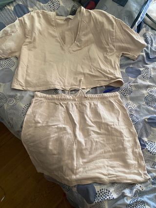 Conjunto Zara beige - top corto y falda