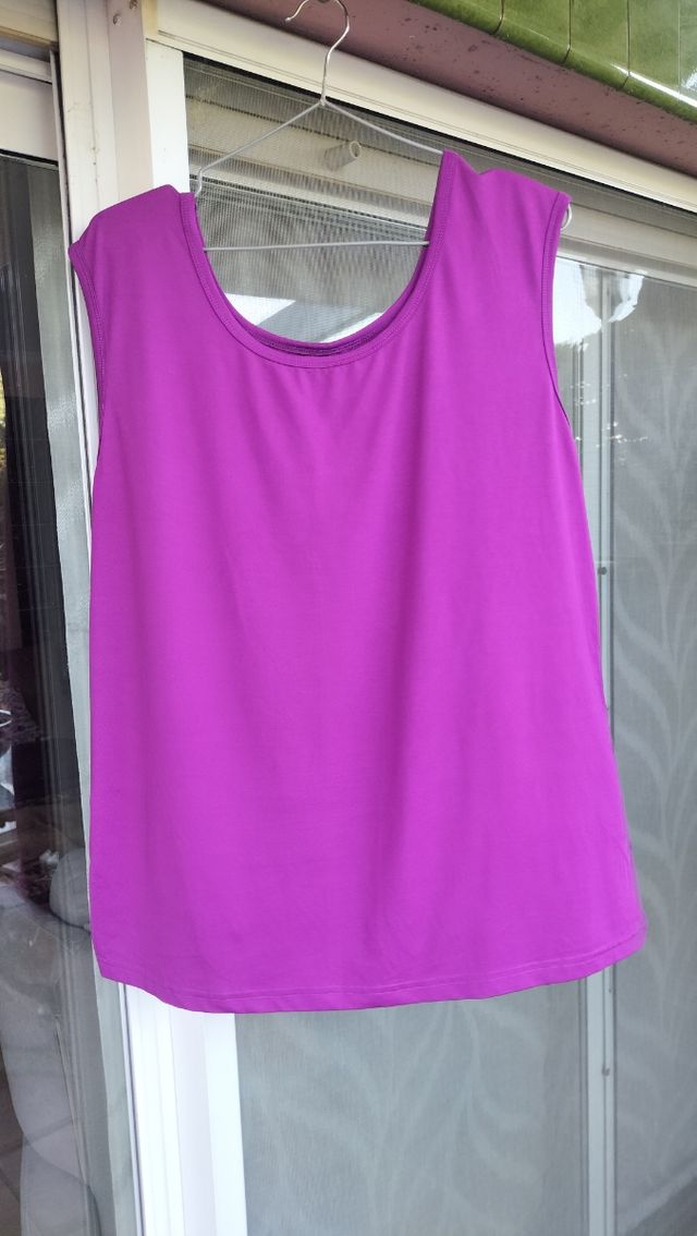 2 camisetas y 1 blusa- buen estado