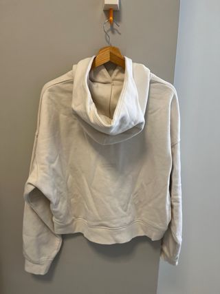 Sudadera blanca cropped oversize