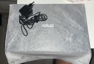 Portátil Asus E510M - ¡Como nuevo!