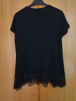Camiseta negra encaje