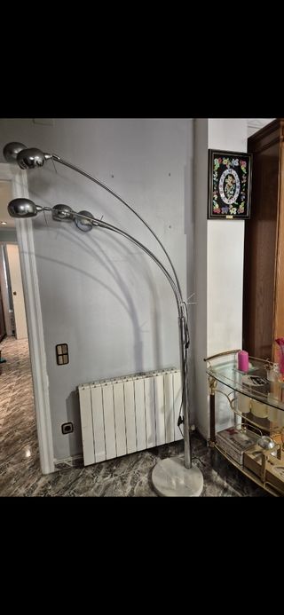 Lámpara de pie de metal cromado Al. 198 cm. 