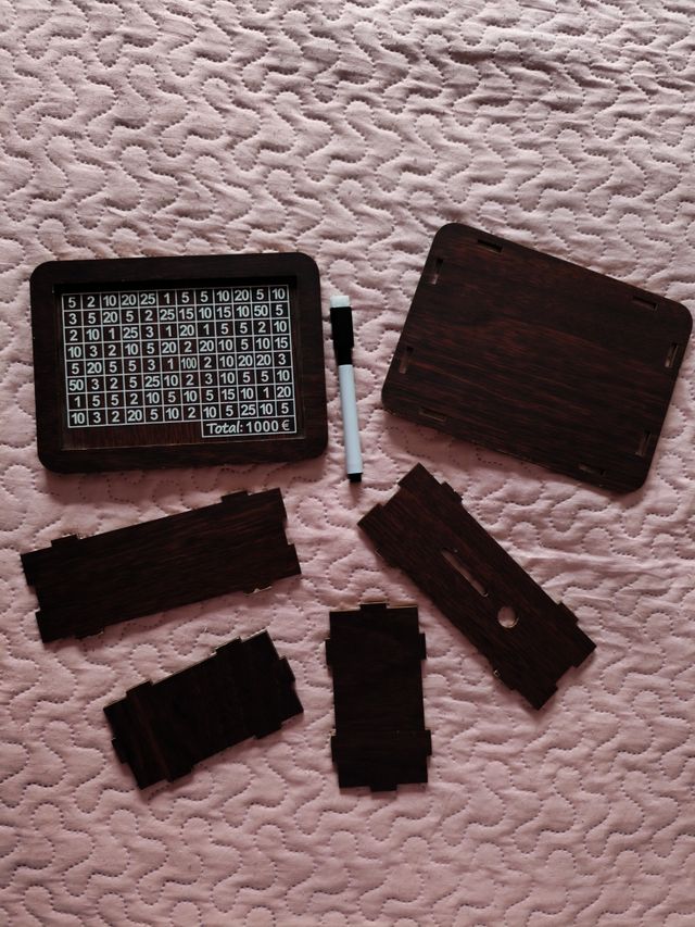 Hucha madera 1000€