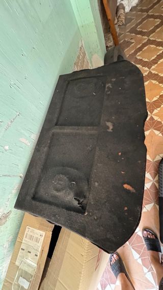Bandeja trasera Seat 1M con altavoces Kenwood