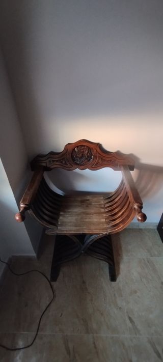 Silla Castellana Antigua de Madera