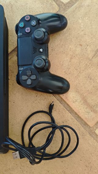 PS4 Slim 1TB (PlayStation 4) + mando negro