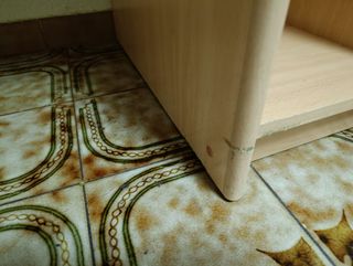 Escritorio de madera beige