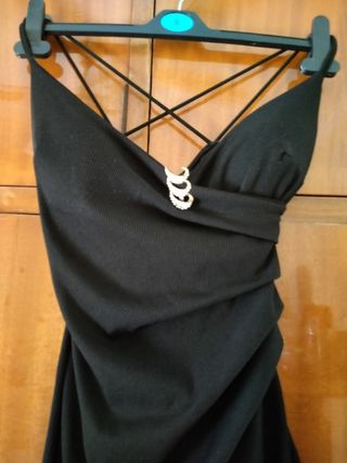 Vestido negro ajustado de Zara