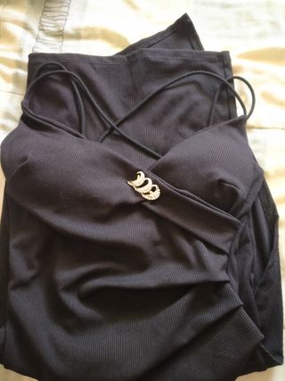 Vestido negro ajustado de Zara
