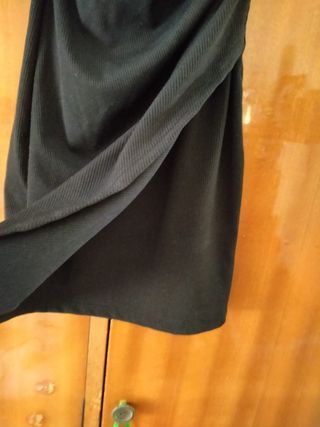 Vestido negro ajustado de Zara