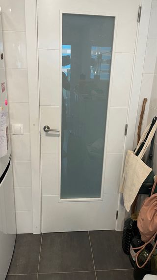 Puerta interior blanca con cristal
