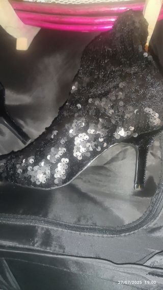 Zapatos negros brillantes