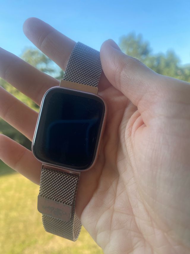 Smartwatch in oro rosa