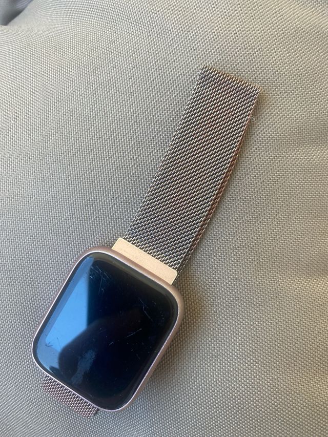 Smartwatch in oro rosa