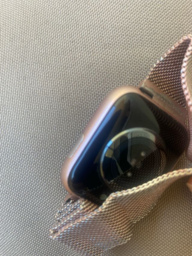 Smartwatch in oro rosa