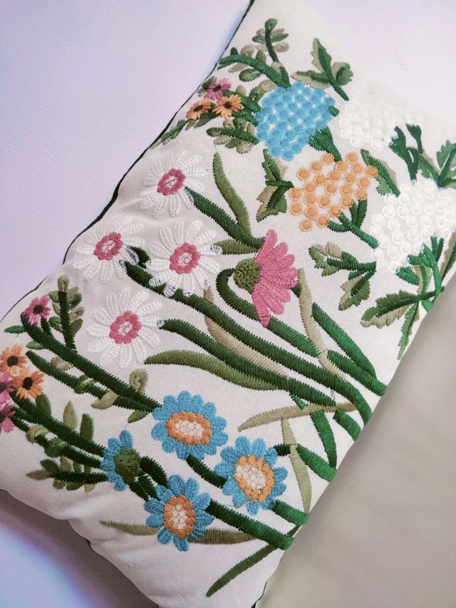 Funda cojín 50x30cm.decorativo,bordado.100%Algodon