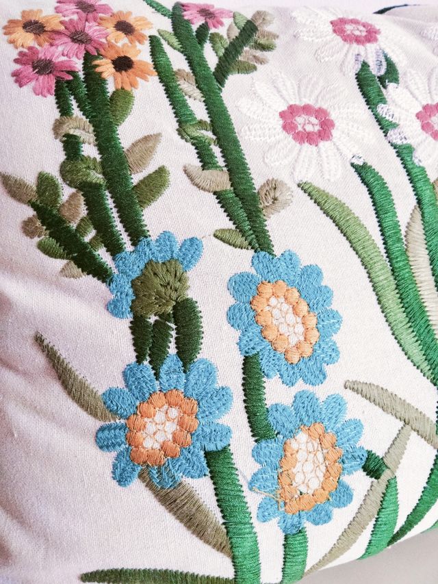 Funda cojín 50x30cm.decorativo,bordado.100%Algodon