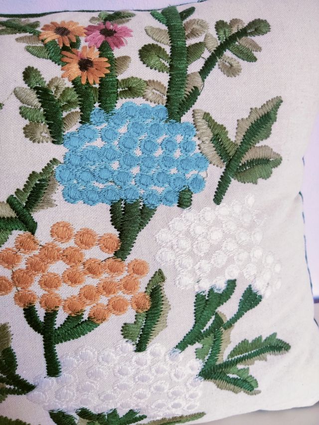 Funda cojín 50x30cm.decorativo,bordado.100%Algodon