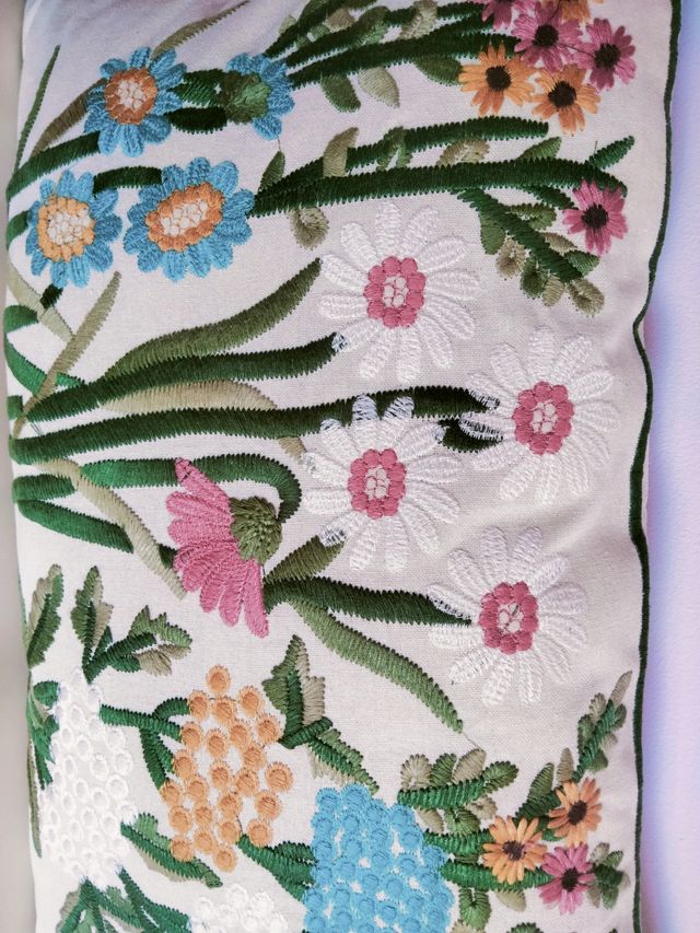 Funda cojín 50x30cm.decorativo,bordado.100%Algodon