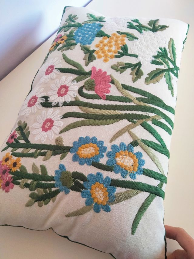 Funda cojín 50x30cm.decorativo,bordado.100%Algodon