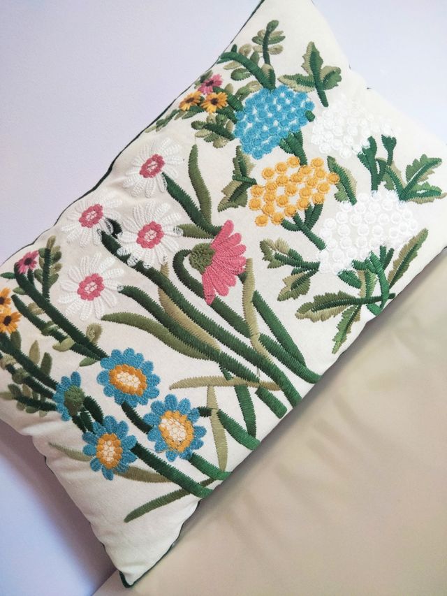 Funda cojín 50x30cm.decorativo,bordado.100%Algodon