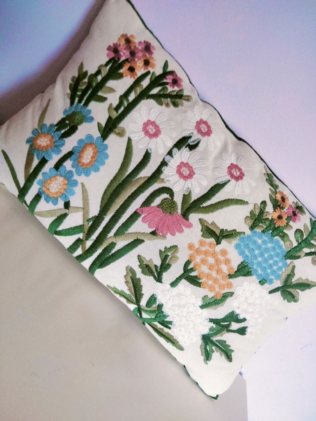 Funda cojín 50x30cm.decorativo,bordado.100%Algodon
