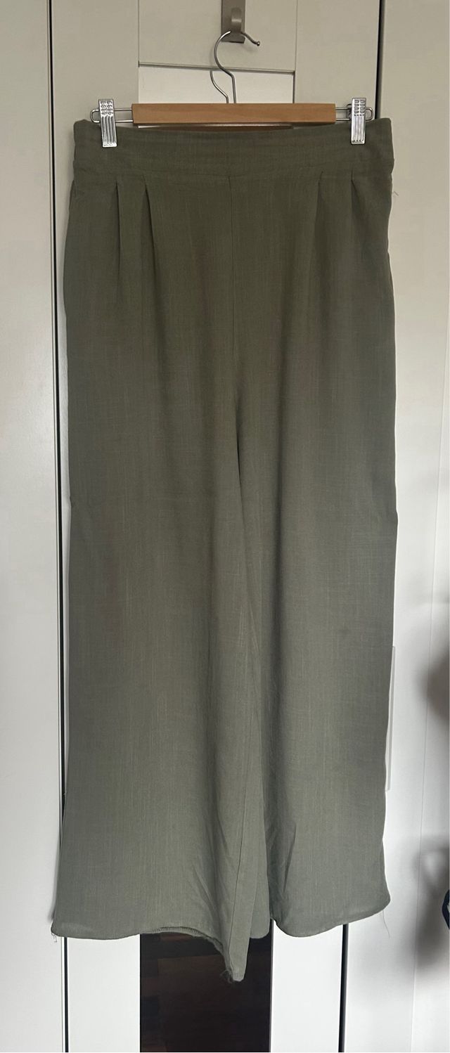 Pantalones anchos verde oliva