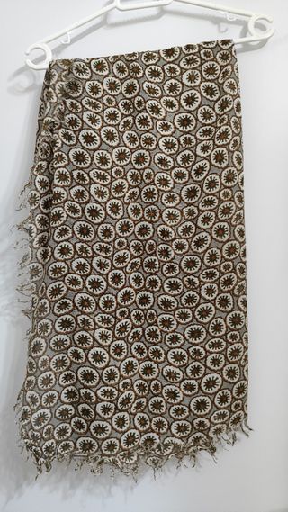 Foulard 107 x 99 cm. Tejido fino, estampado.