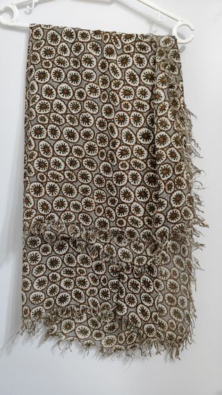 Foulard 107 x 99 cm. Tejido fino, estampado.