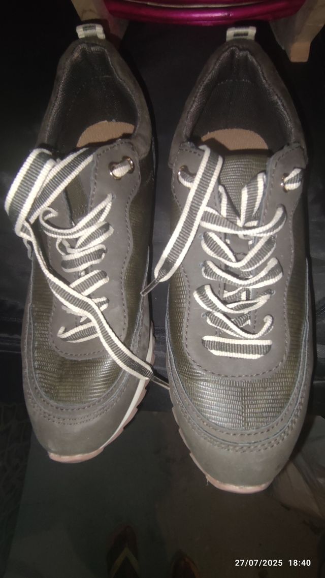 Zapatos deportivos verde oliva