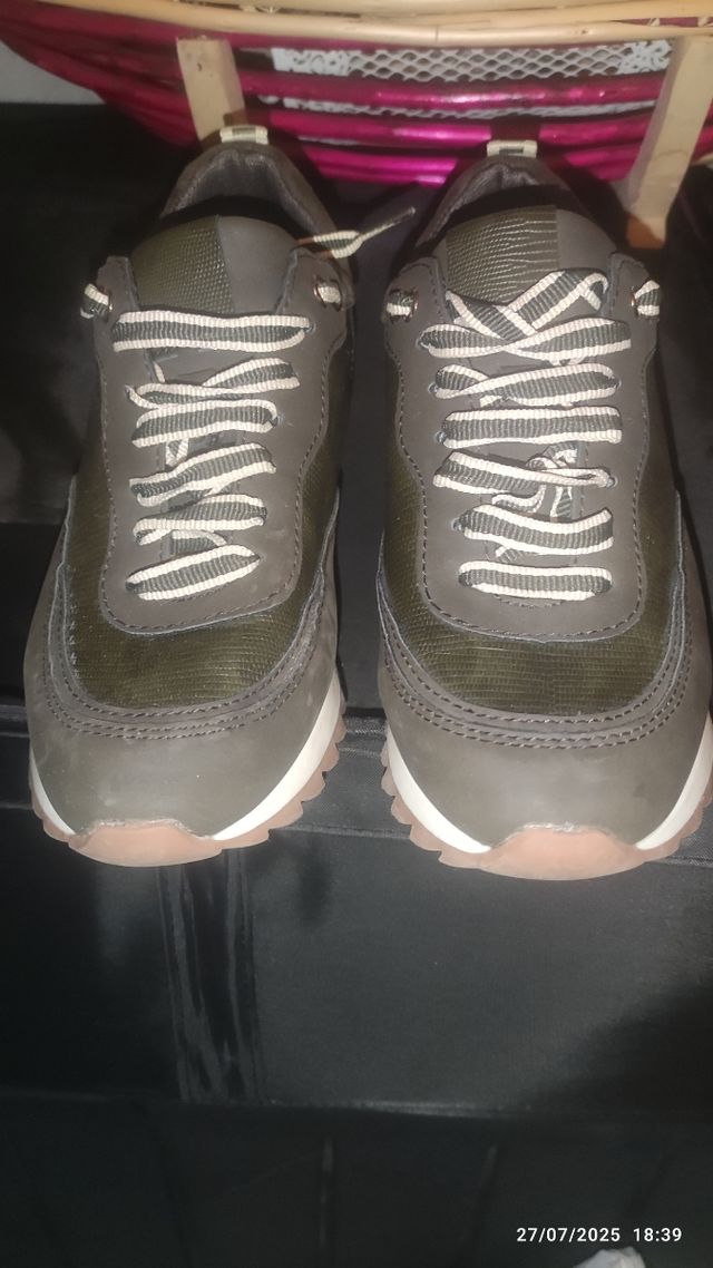 Zapatos deportivos verde oliva