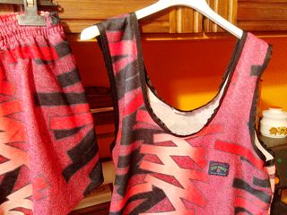 Completo sportivo rosso e nero