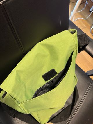 Bolso bandolera Benetton - Verde y Negro