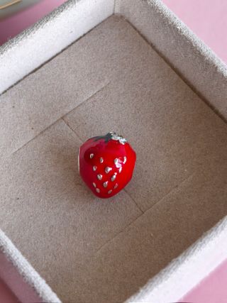 Charm fresa rojo