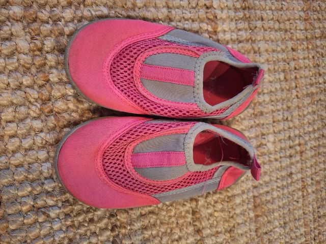 Lote de calzado niña número 26.