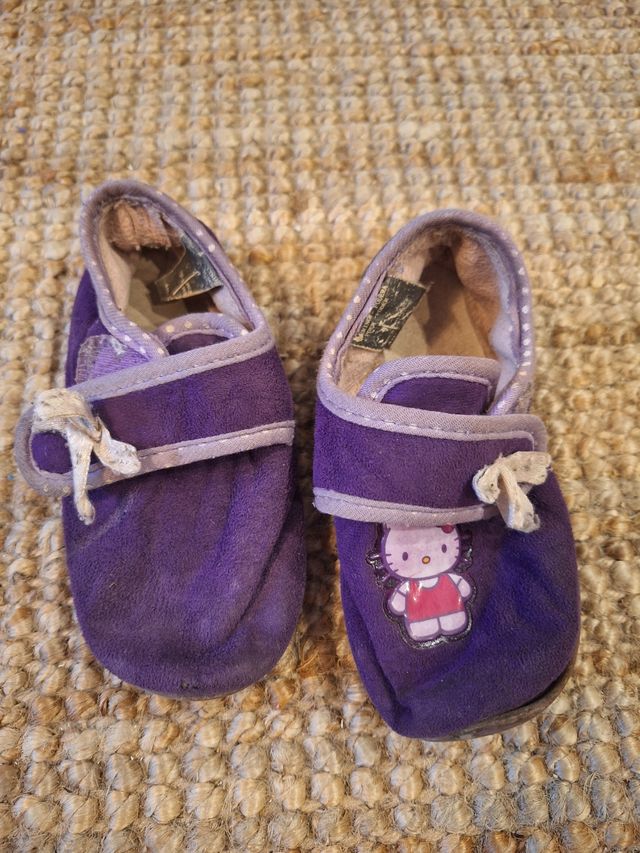 Lote de calzado niña número 26.