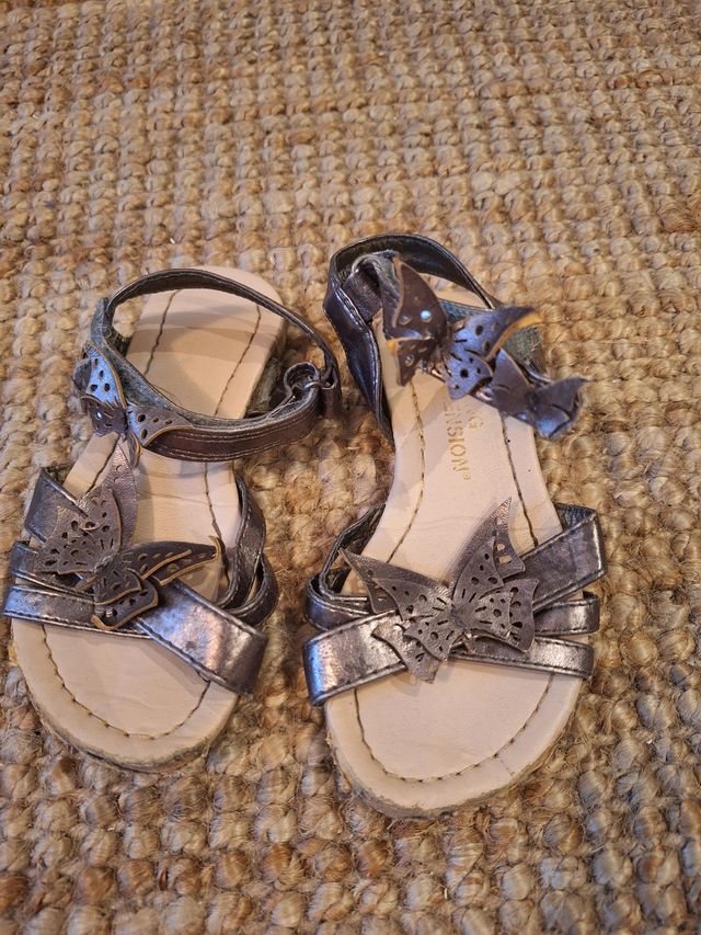 Lote de calzado niña número 26.