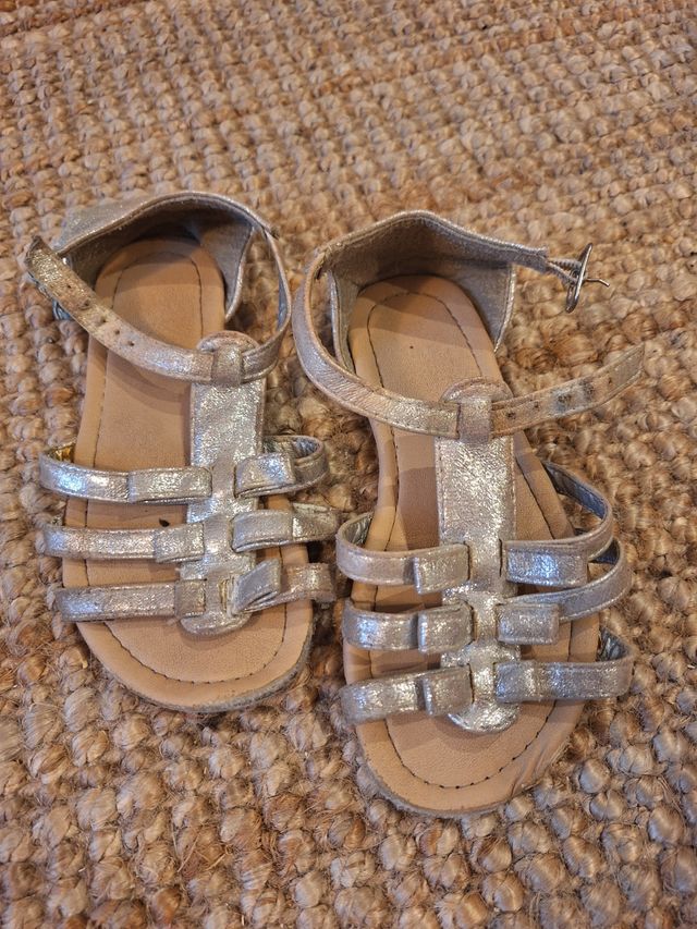 Lote de calzado niña número 26.