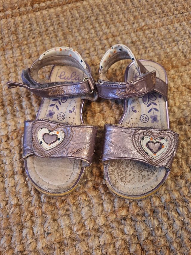 Lote de calzado niña número 26.