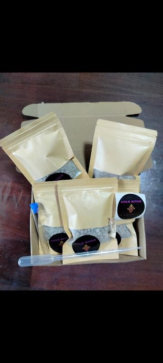 5 Bolsas de tierra con oro en su interior 