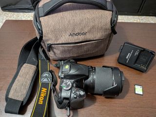 Nikon D3300 + Objetivo 18-200mm