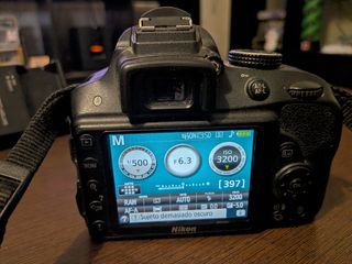 Nikon D3300 + Objetivo 18-200mm