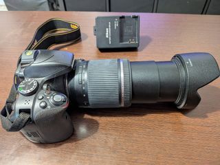 Nikon D3300 + Objetivo 18-200mm