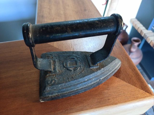 Plancha antigua hierro con Logo fabricante