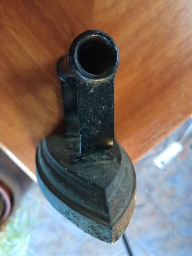 Plancha antigua hierro con Logo fabricante